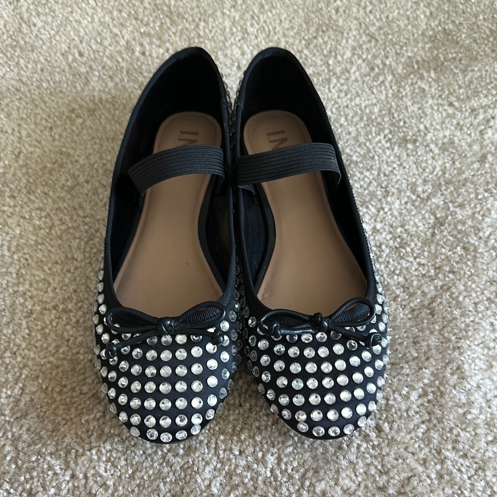 Elegant Black Studded Flats